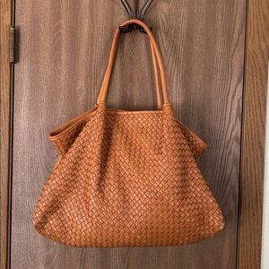Gorgeous Caramel Woven Leather Bag—Like New Condition—16”x14”x6”—Made in India